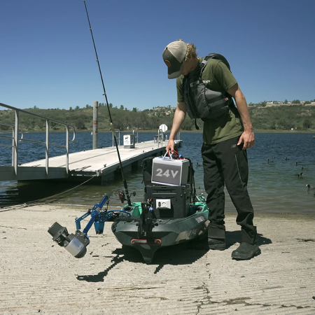 Bipxy K-1 Motor Kit rigged on a kayak with a 24V battery