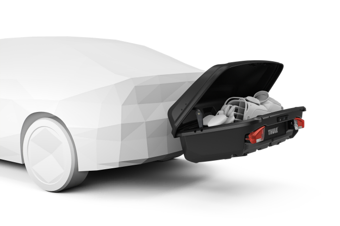 Thule Arcos Medium sized cargo box carrying golf clubs on the back of a car