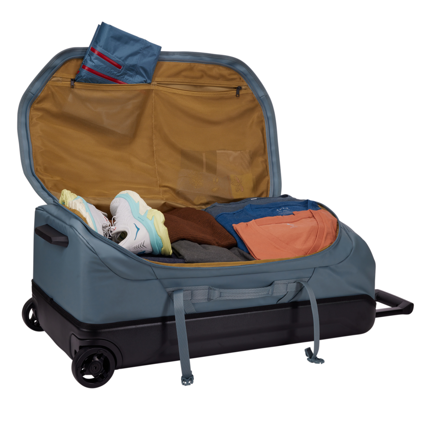 Generous sized opening and mesh separator pockets to oganise your luggage