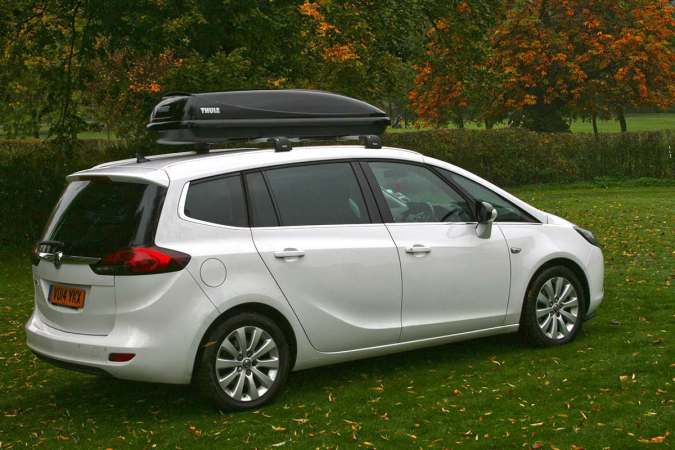 The Thule Ocean 600 roof box fitted to a car roof rack