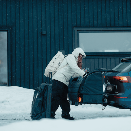 Loading cargo into the Thule Onto 2 box